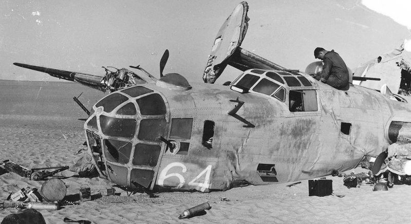 Imagen: Los restos del bombardero Lady Be Good en el desierto. Wikimedia Commons